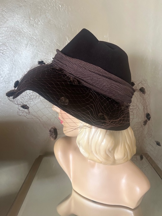 FASCINATING 940s\' BROWN FELT WIDE BRIM HAT + UNIQUE CROWN & DOTTED VEIL main image 6